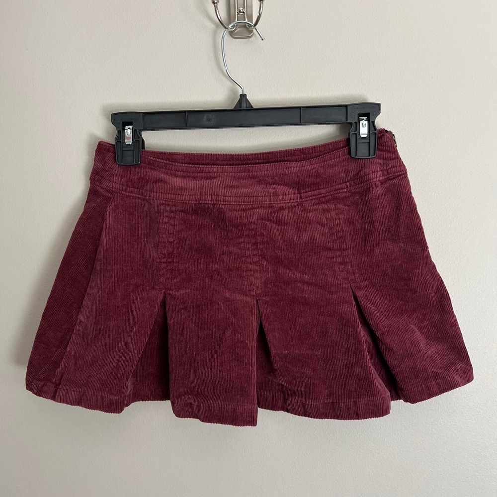 Forever 21 XS Preppy Corduroy Pleated mini skirt maroon College Sleek Indie